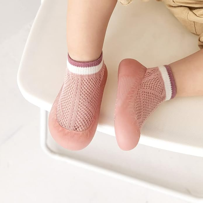 TinySteps™ - Légáteresztő, csúszásgátló zokni gyerekeknek, hálós kialakítású, talppal