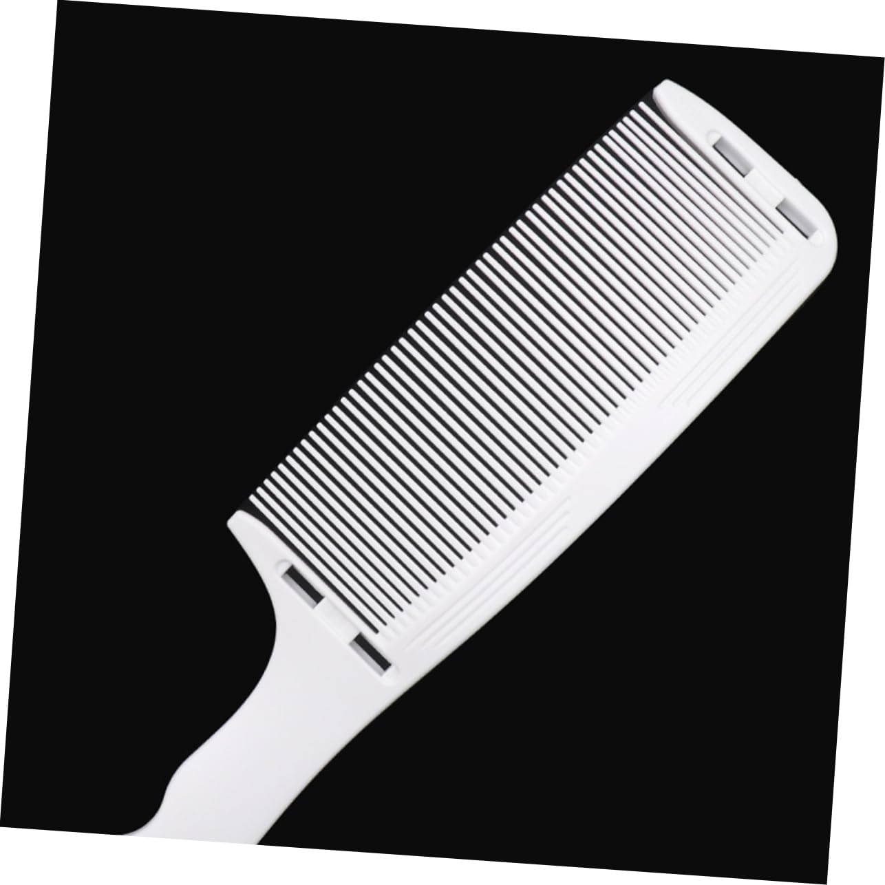 SharpStyle™ Frizzerfésű modern férfiaknak