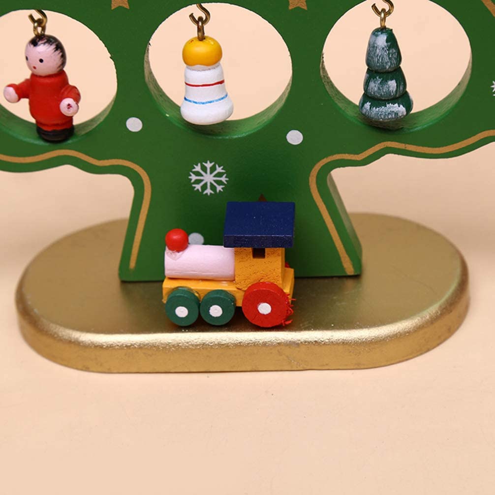 Fából készült karácsonyfa miniatűr díszekkel