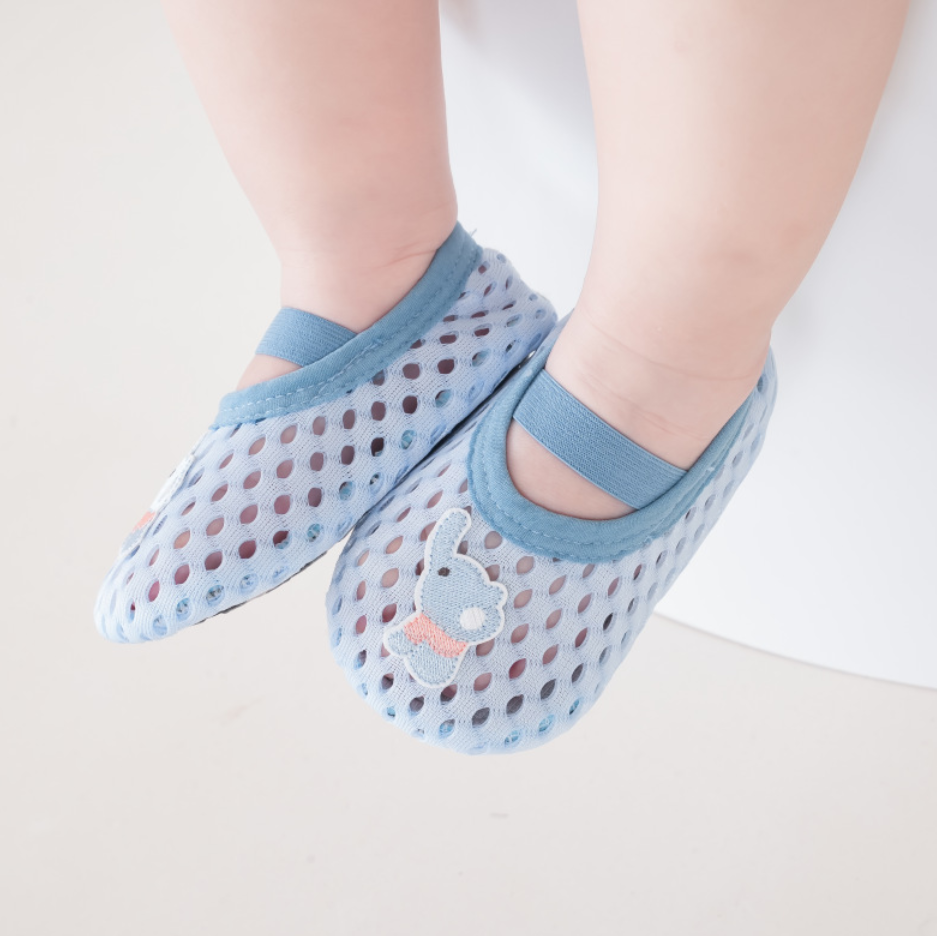 CozyToes™ - Légáteresztő, csúszásgátló zoknik kisgyermekeknek
