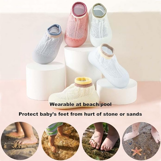 TinySteps™ - Légáteresztő, csúszásgátló zokni gyerekeknek, hálós kialakítású, talppal
