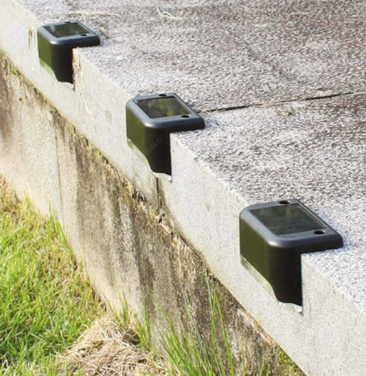 Vízálló kültéri napelemes lámpák (4 db)